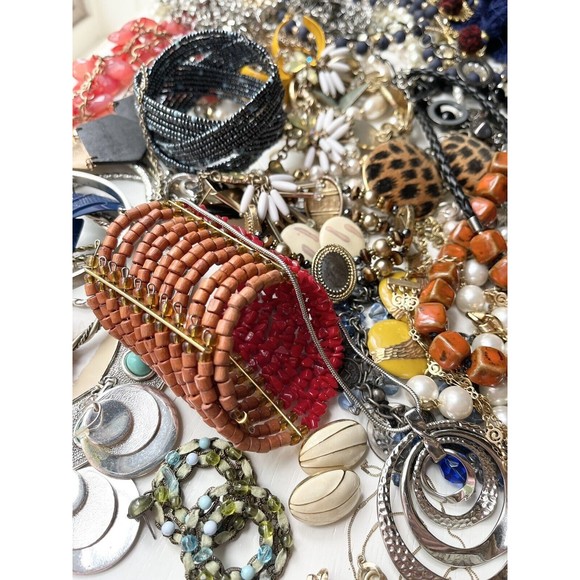 Vintage To Now Jewelry 25 Pc Lot Of Jewelry, No Junk All Wearable Or Resell - Picture 6 of 10